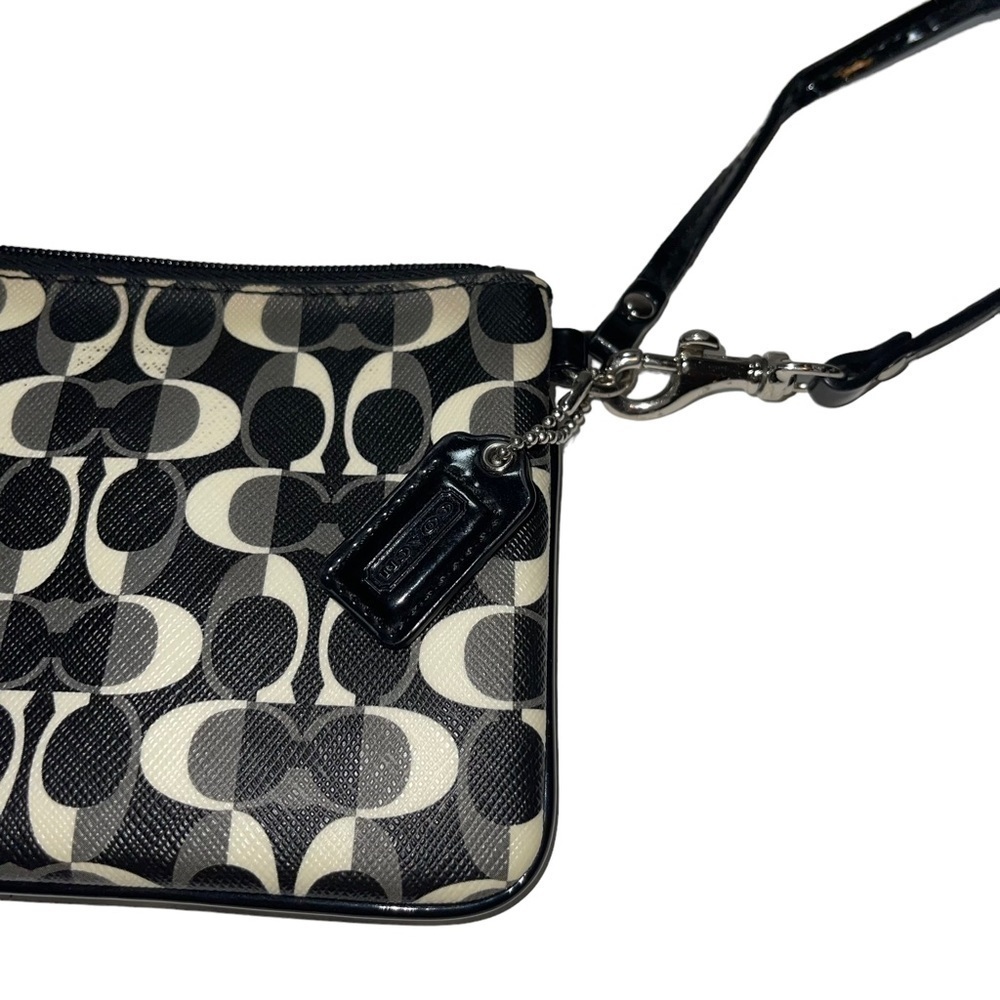 Coach Woman Wallet - Picture 3 of 5
